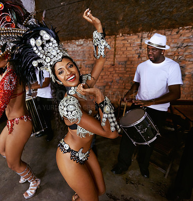 Buy stock photo Women, samba dancer and portrait at show, carnival and band with smile, culture and creativity in nightclub. Girl, people and dancing with music, stage and fashion for celebration in Rio de Janeiro