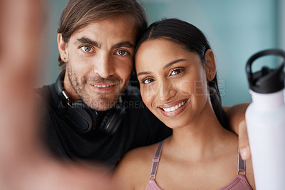 Buy stock photo Cropped portrait of an athletic young couple taking selfies before starting their workout at home