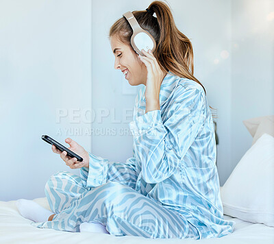 Music, phone or woman on social media in bedroom laughing at funny memes or  online content at home. Morning, relaxing or happy girl streaming a digital  podcast, radio, song playlist while chatting |