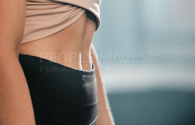 Build Beautiful Muscle Definition Woman Toned Stomach Posing Outdoors  Sportswear Stock Photo by ©PeopleImages.com 644051822