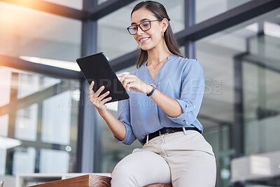 Buy stock photo Business woman, office and tablet for planning, schedule and smile for communication on social media. Entrepreneur, corporate executive and happy with mobile touchscreen in workplace for digital chat