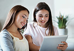 Showing her sister what's popular online